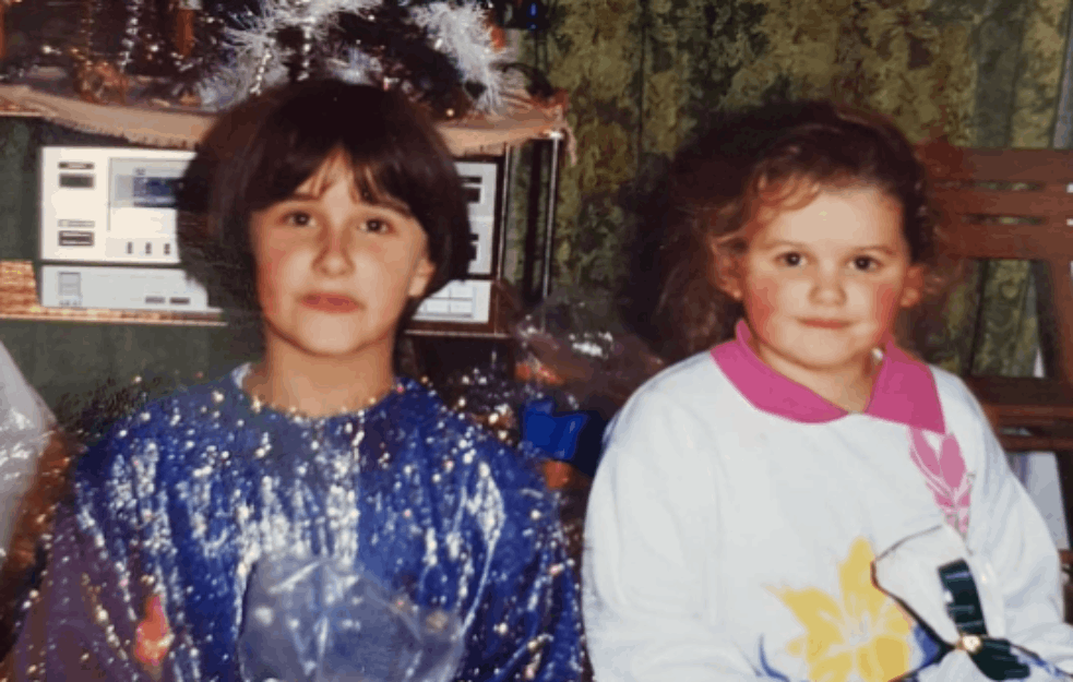 NEKADA JE BILA PRESLATKA DEVOJČICA, DANAS ĆE VAS ODUVATI GLASOM: Isplivala pevačicina fotka iz detinjstva